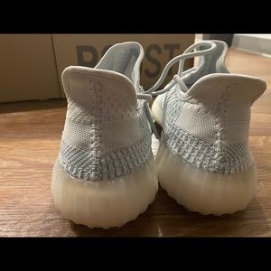 Yeezy Boost 350 v2 cloud